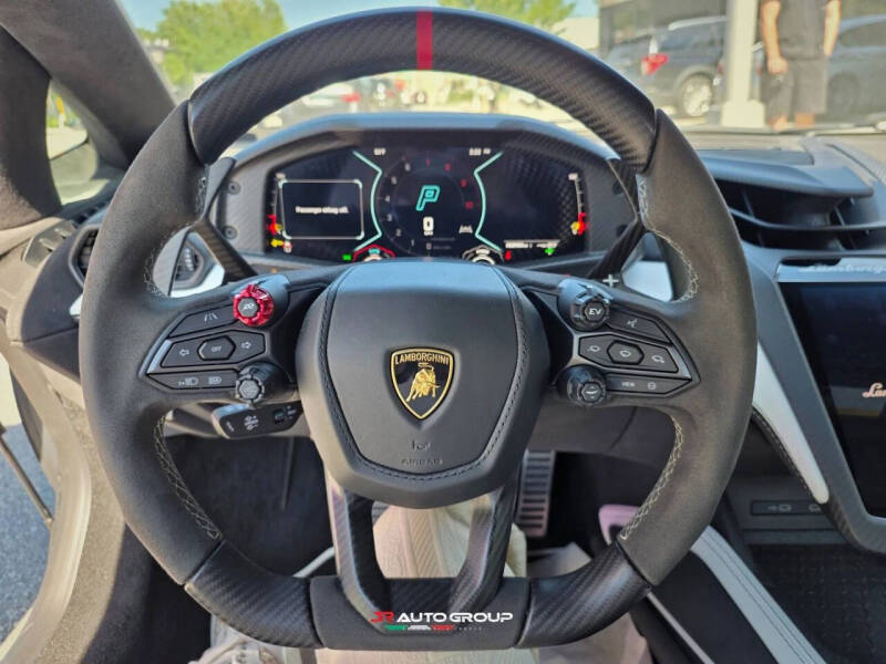 2024 Lamborghini Revuelto