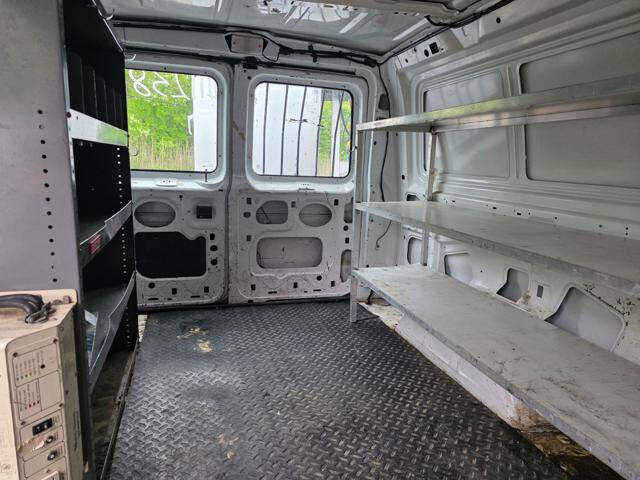 2005 Ford E-Series E-350 SD