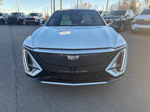 2024 Cadillac LYRIQ Luxury 1