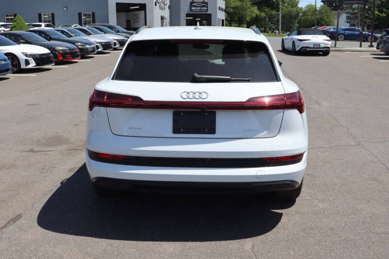 2021 Audi e-tron quattro Premium