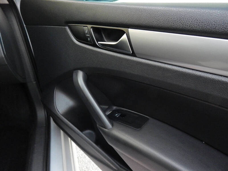 2014 Volkswagen Passat 1.8T Wolfsburg Edition PZEV