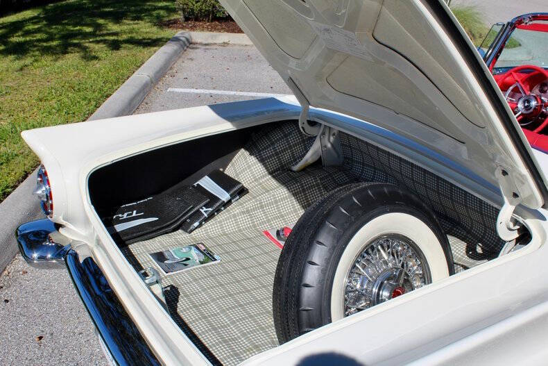 1957 Ford Thunderbird