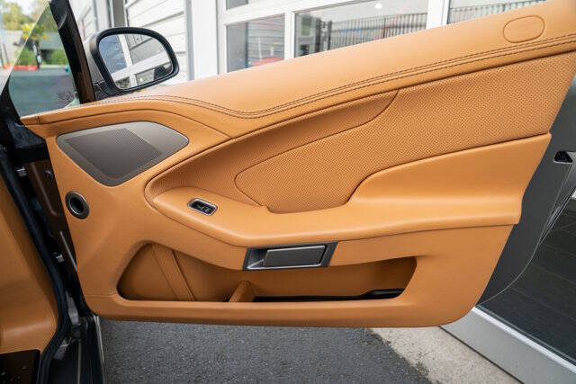 2017 Aston Martin Vanquish 32