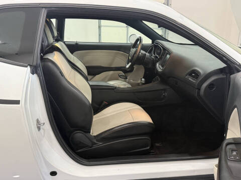 2015 Dodge Challenger SXT Plus