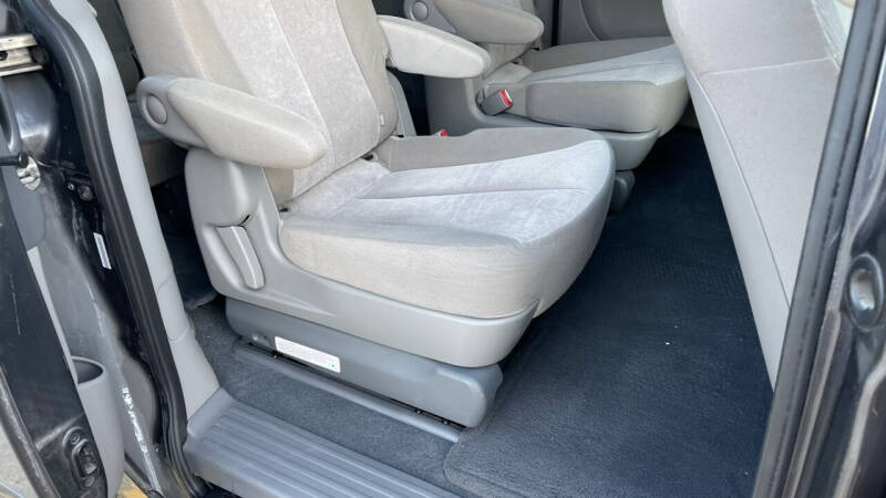 2014 Kia Sedona LX photo 13