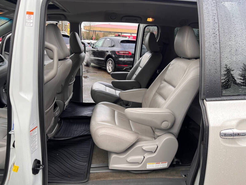2017 Toyota Sienna XLE 7-Passenger