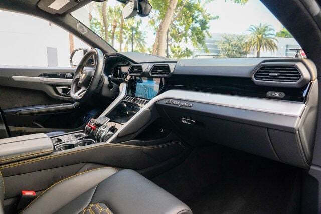 2022 Lamborghini Urus