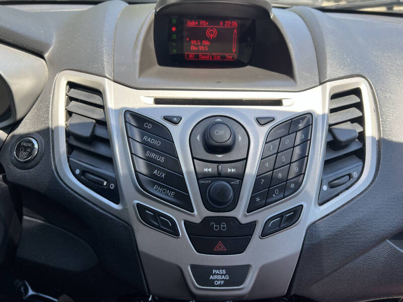 2011 Ford Fiesta SES