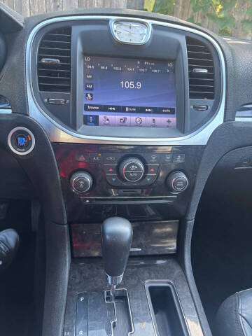 2011 Chrysler 300 Limited