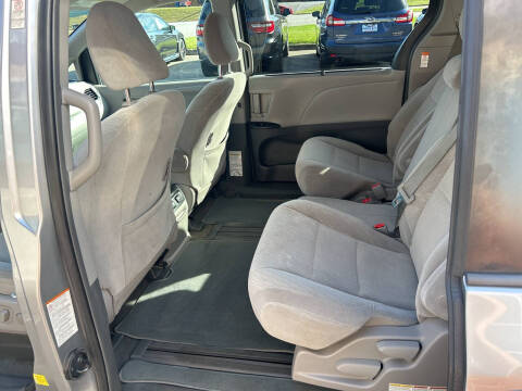 2018 Toyota Sienna LE 8-Passenger