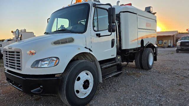 2011 Freightliner M2 106