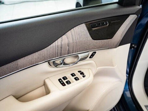 2023 Volvo XC90 B6 Plus Bright Theme 6P