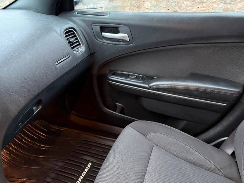 2017 Dodge Charger SE