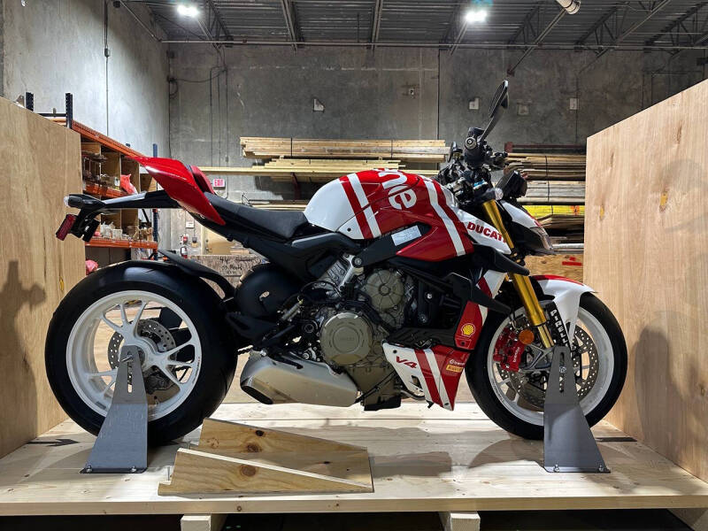 2025 Ducati Streetfighter V4 Supreme