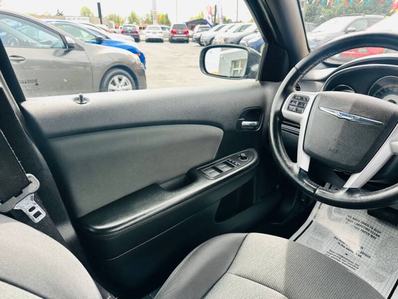 2012 Chrysler 200 Touring