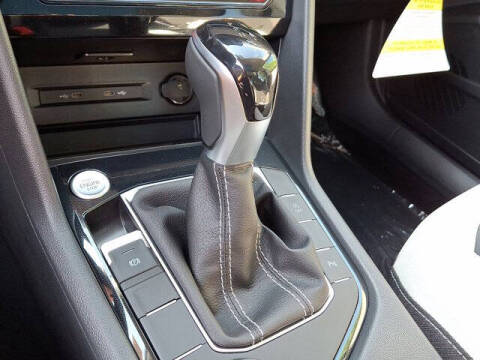 2025 Volkswagen Taos SE 4Motion