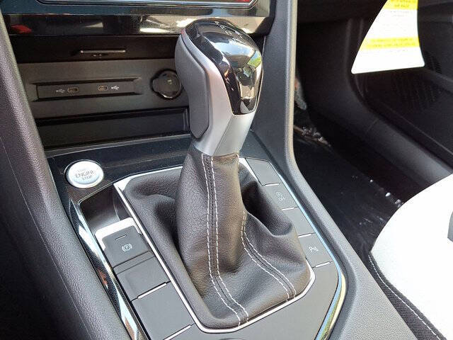 2025 Volkswagen Taos SE 4Motion