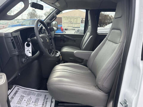 2025 Chevrolet Express LS 3500