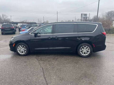 2025 Chrysler Pacifica Select