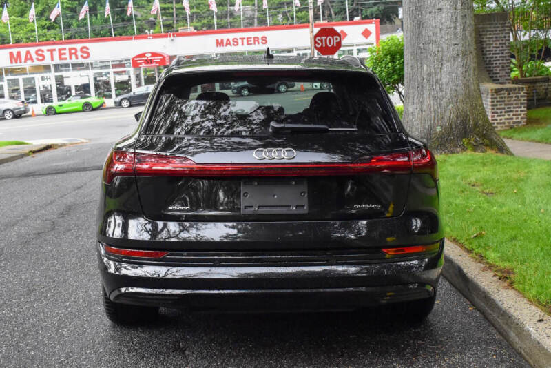 2021 Audi e-tron quattro Premium