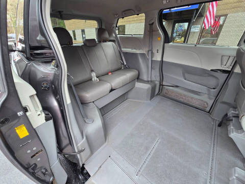 2013 Toyota Sienna LE Mobility 7-Passenger