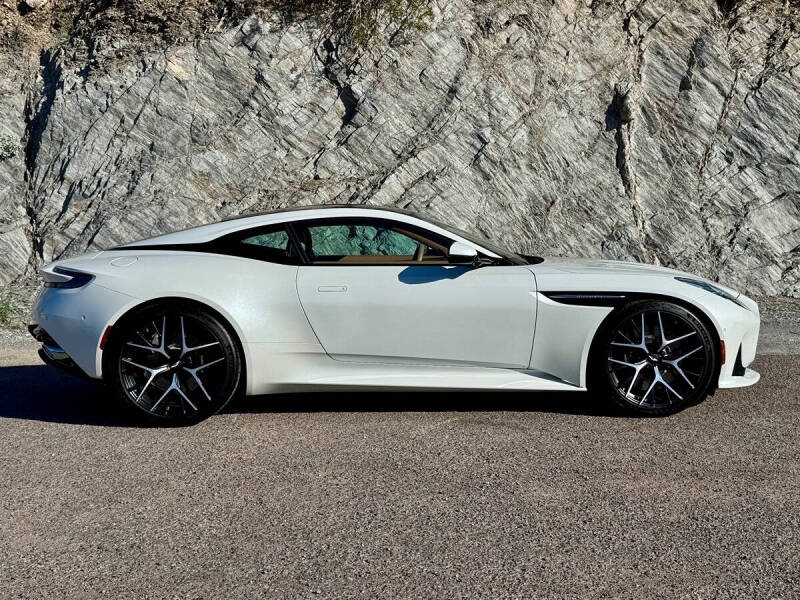 2025 Aston Martin DB12 V8