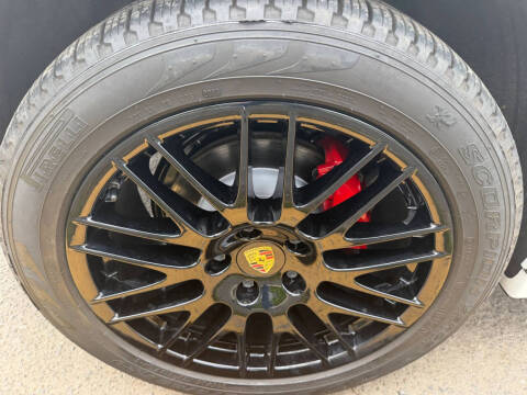 2014 Porsche Cayenne GTS