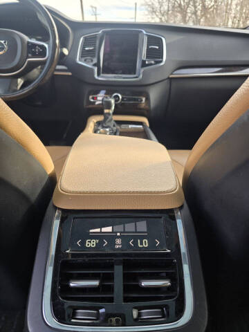 2016 Volvo XC90 T6 Momentum