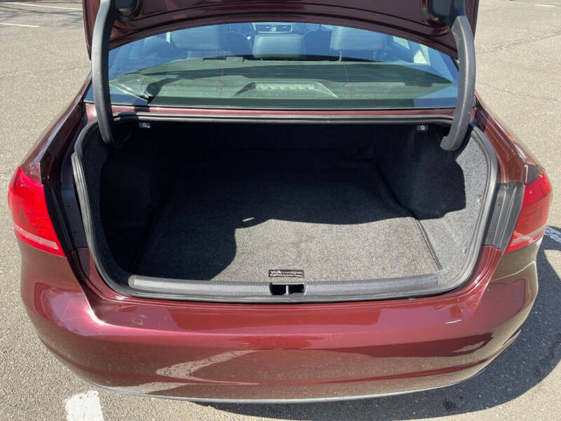 2013 Volkswagen Passat SE PZEV