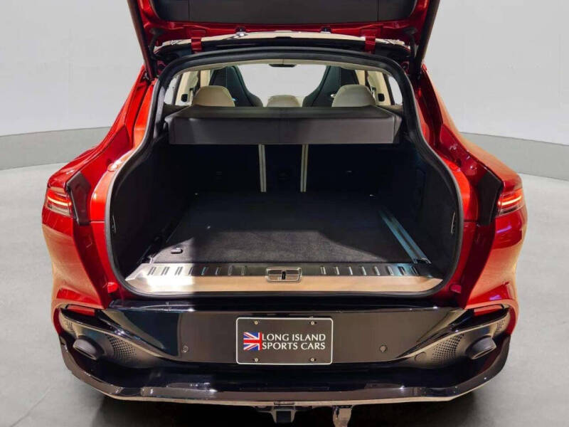 2021 Aston Martin DBX