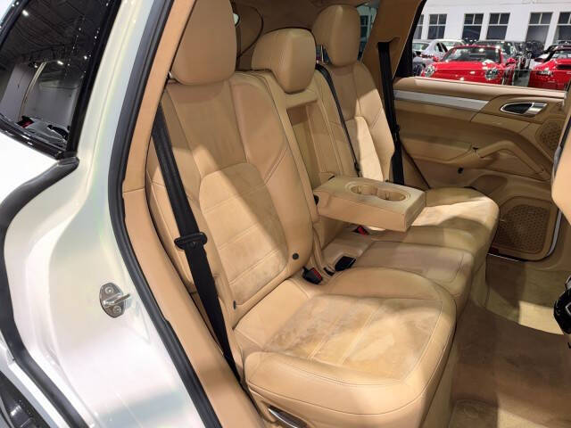 2013 Porsche Cayenne GTS