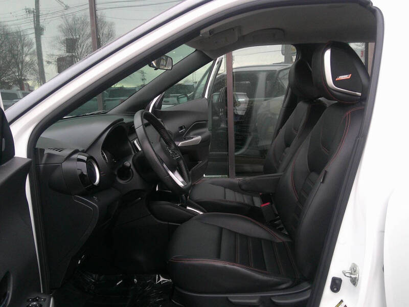 2019 Nissan Kicks SR