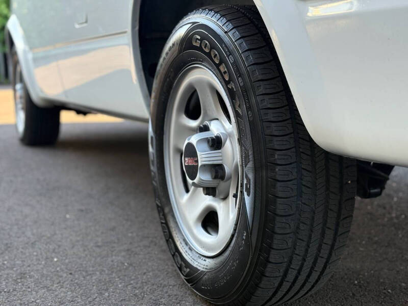 2003 GMC Safari SLT