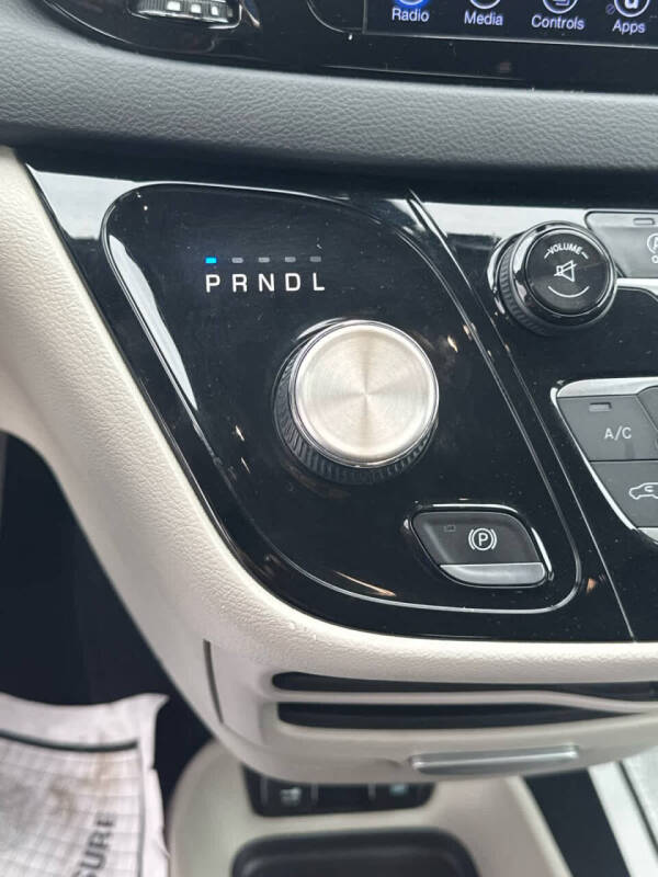 2017 Chrysler Pacifica Touring-L