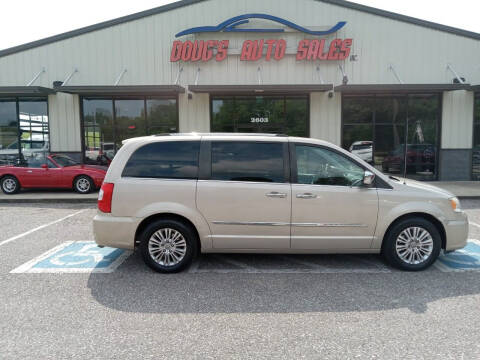 2013 Chrysler Town and Country for sale at DOUG'S AUTO SALES INC in Pleasant View TN