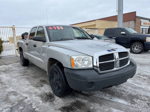 2005 Dodge Dakota for sale at BELOW BOOK AUTO SALES in Idaho Falls ID