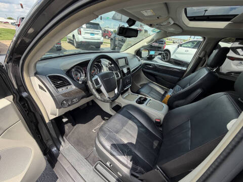 2016 Chrysler Town and Country Touring-L