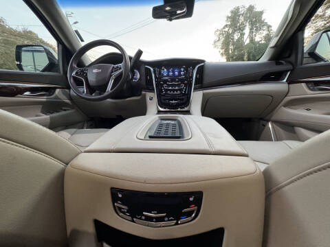 2017 Cadillac Escalade Luxury