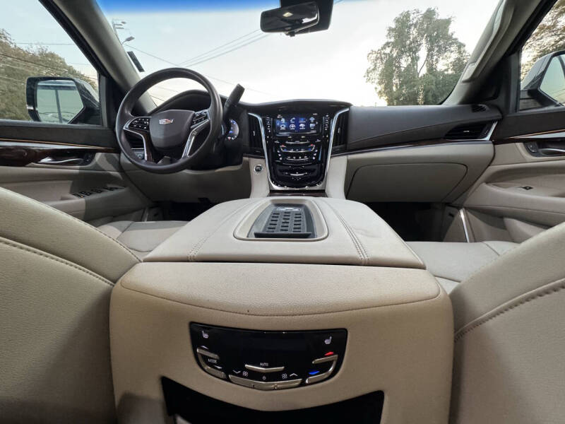 2017 Cadillac Escalade Luxury