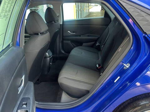 2025 Hyundai Elantra SE