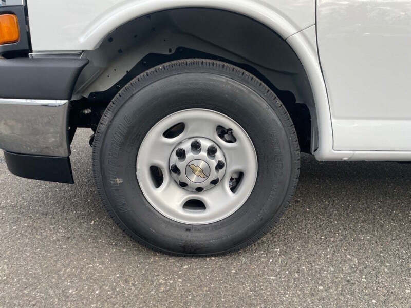 2025 Chevrolet Express 3500