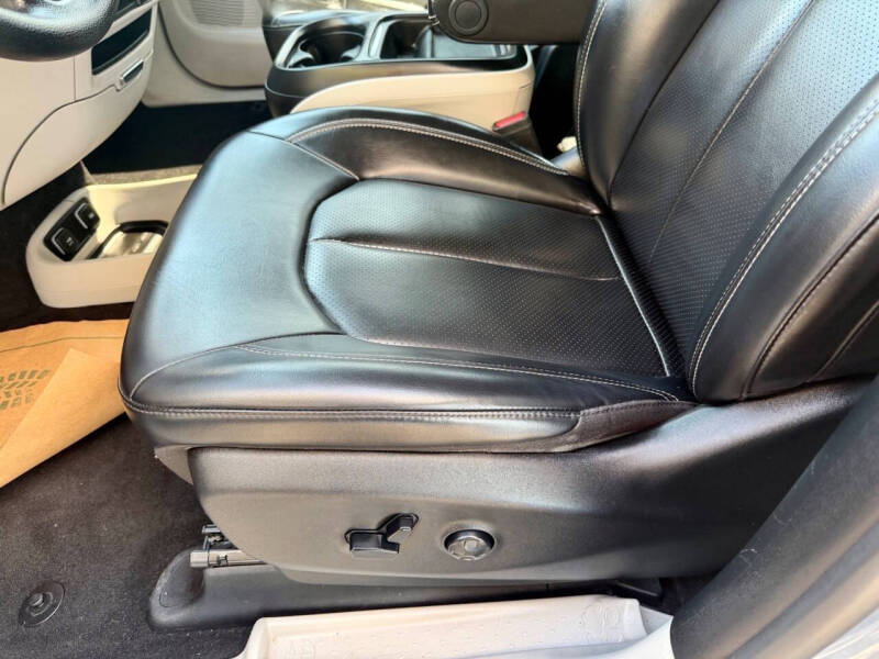 2021 Chrysler Voyager LXi