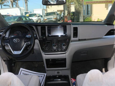 2017 Toyota Sienna LE 8-Passenger