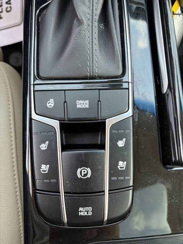 2017 Kia Cadenza Premium
