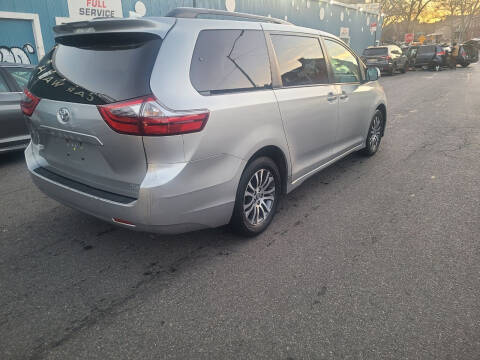 2020 Toyota Sienna XLE 8-Passenger