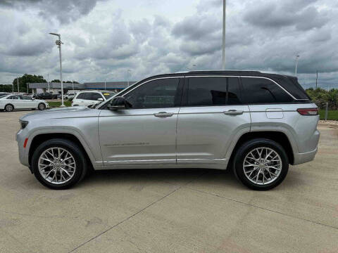 2022 Jeep Grand Cherokee Summit