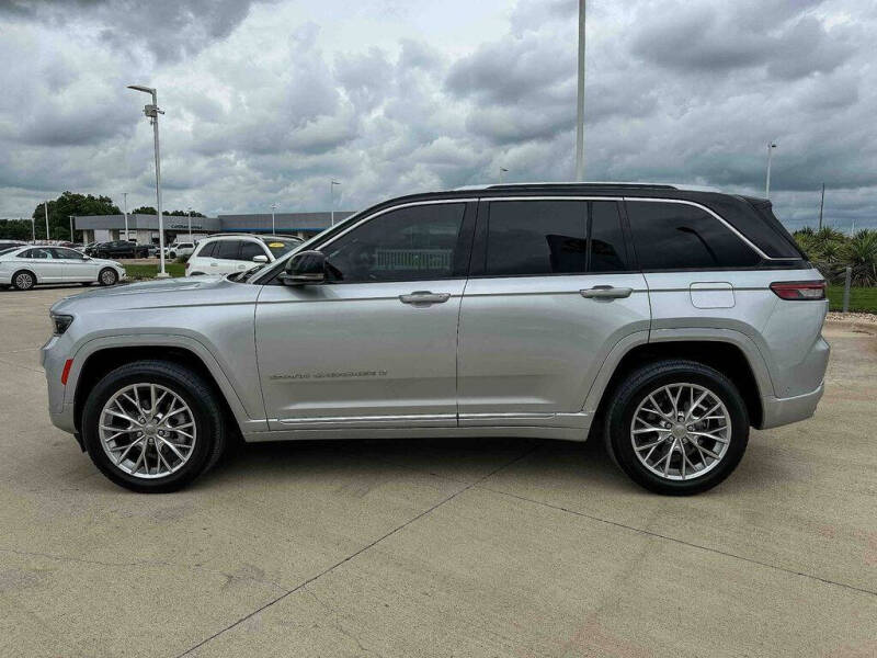 2022 Jeep Grand Cherokee Summit