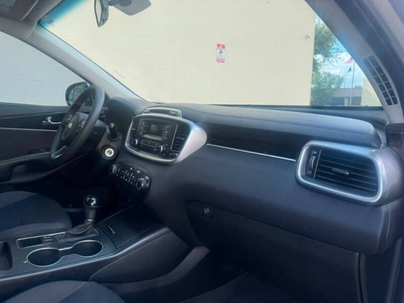 2017 Kia Sorento LX