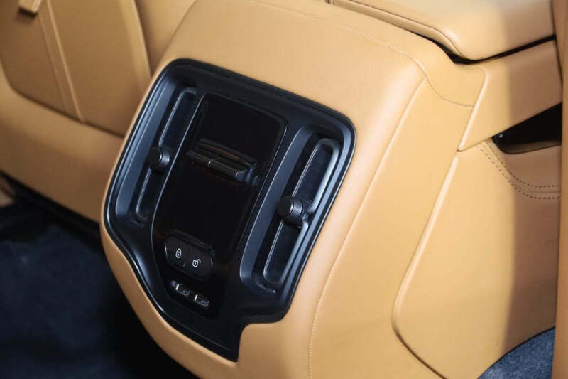 2023 Aston Martin DBX 707