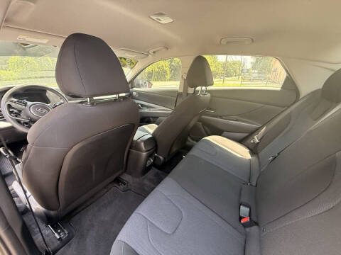 2024 Hyundai Elantra SE